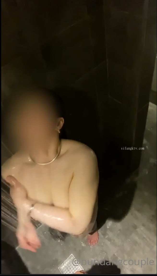 钵仔糕S级身材巨乳留学生！崇洋媚外！被男友调教【完整版85分钟已上传下面】